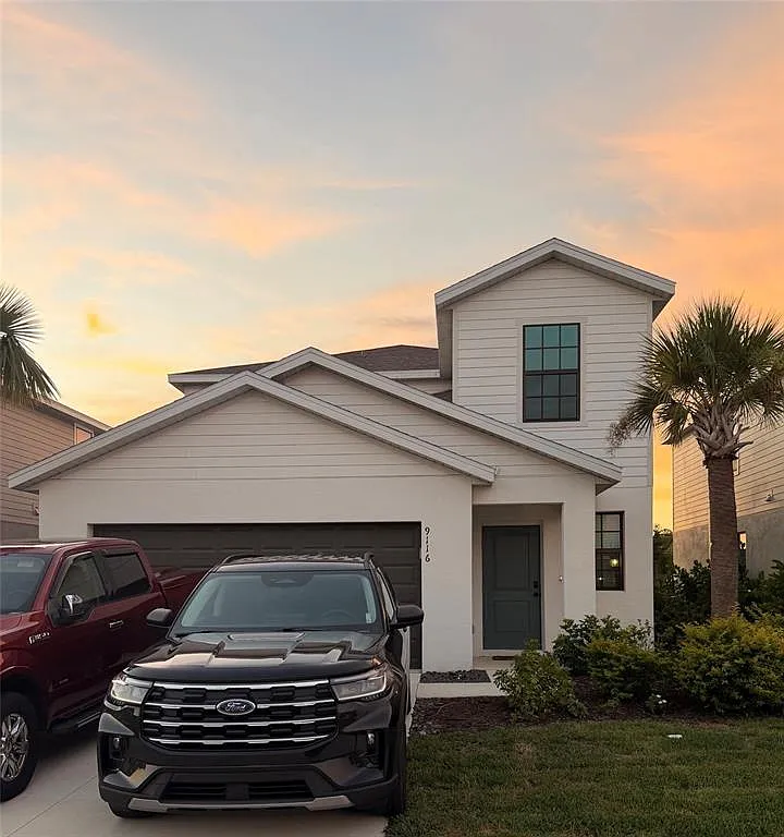 5 bed, 2.5 bath, 2533 sqft, $4,500 — Photo 1