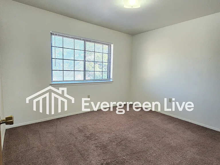 124 Crusader Ct — Photo 24