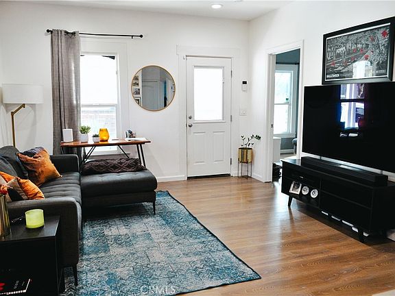 5th image of 2137 Judson St