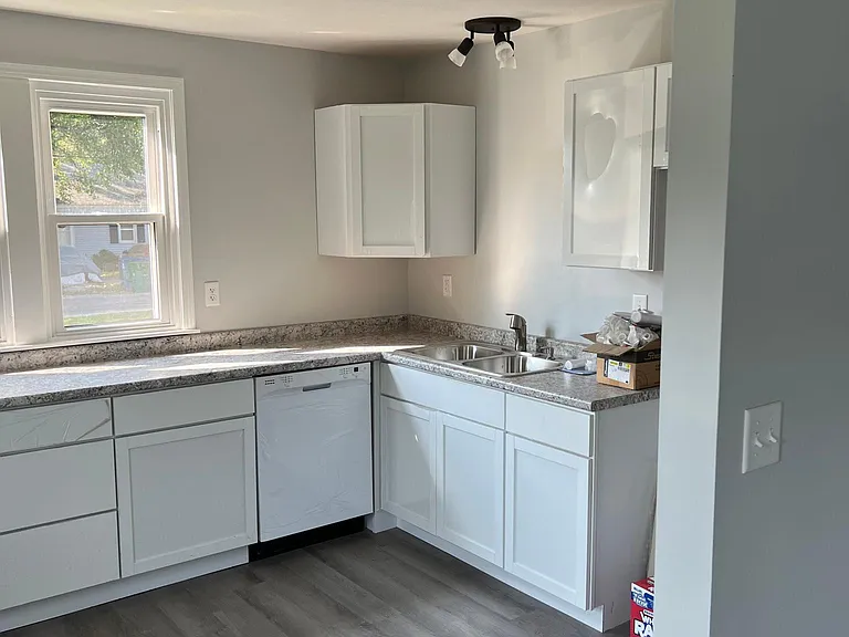 3235 E Enos Ave — Photo 4