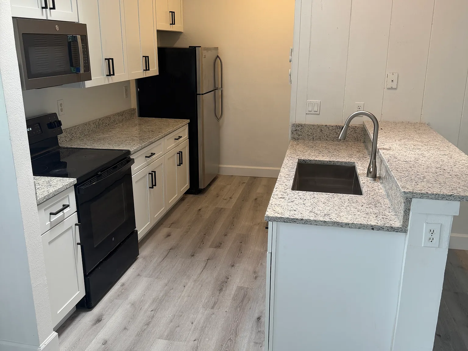 2 bed, 950 sqft, $1,695 — Photo 2