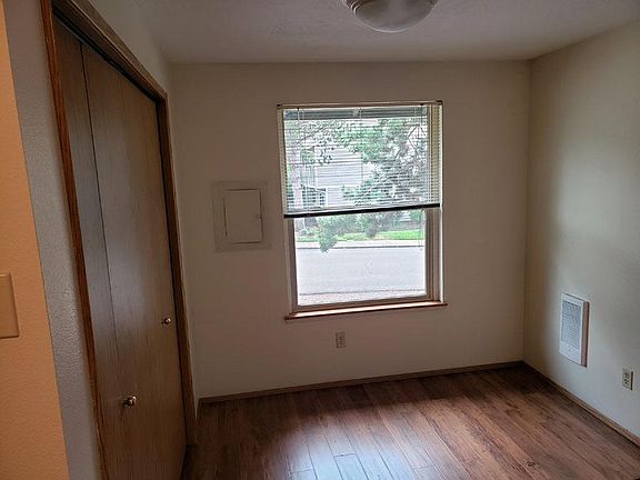 Separate dining area and WD hookups