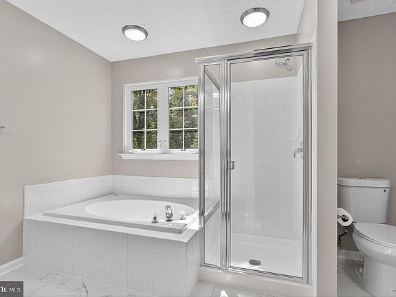 5th image of 9538 Oakhurst Dr