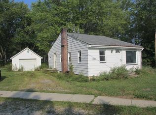 1742 Grandview Rd, Lake Milton, OH 44429