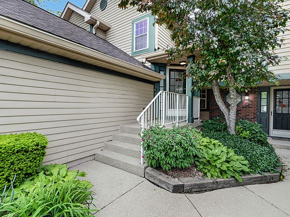 2nd image of 943 Ridgefield Ln #4