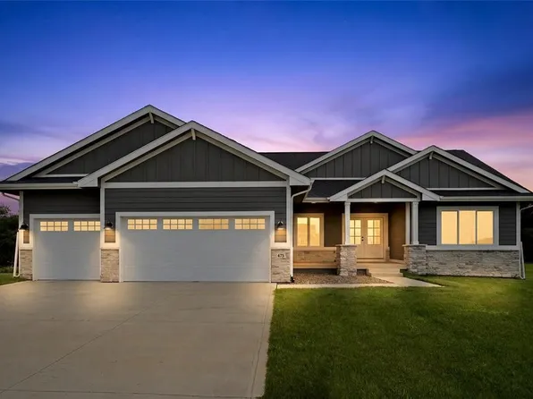 475 SE Walnut Woods Dr, West Des Moines, IA 50265