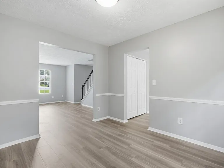 11240 Rotherick Dr — Photo 5