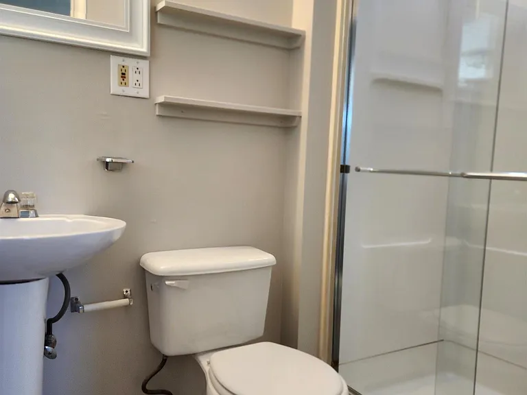 227 Drake Ave SW — Photo 8