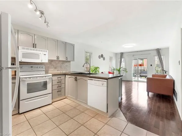 1039 Hansler Rd, Welland, ON L3C 7M5