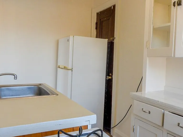 1544 E Broad St — Photo 58