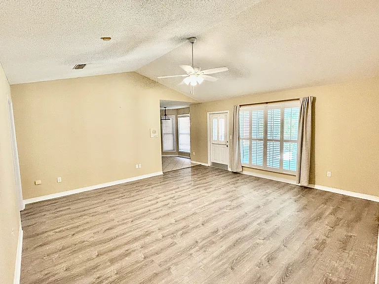 640 Wedgewood Dr — Photo 12