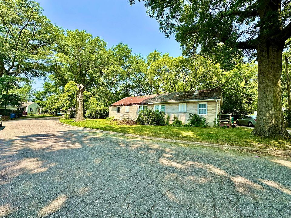2nd image of 511 Circle Dr