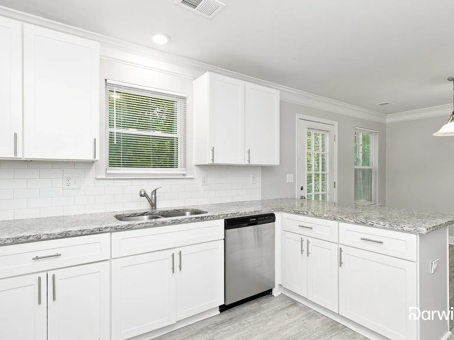 3 bed, 2.5 bath, 1613 sqft, $2,035 — Photo 2