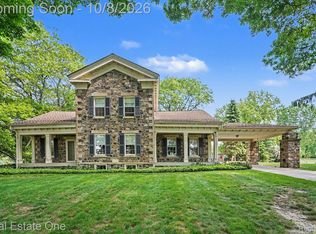 2360 Lone Tree Rd, Milford, MI 48380