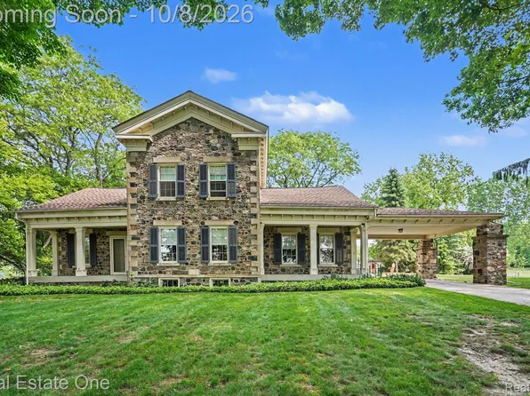 2360 Lone Tree Rd, Milford, MI 48380