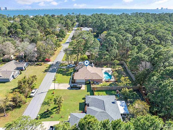 3rd image of 1048 Woodlore Cir