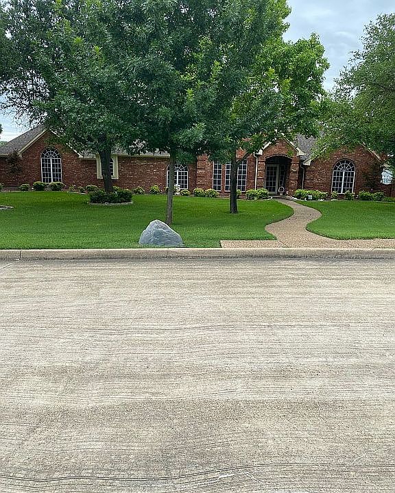 1st image of 454 Chippendale Dr