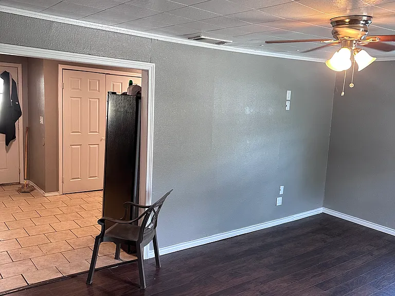 1713 Brook Hollow Dr — Photo 3