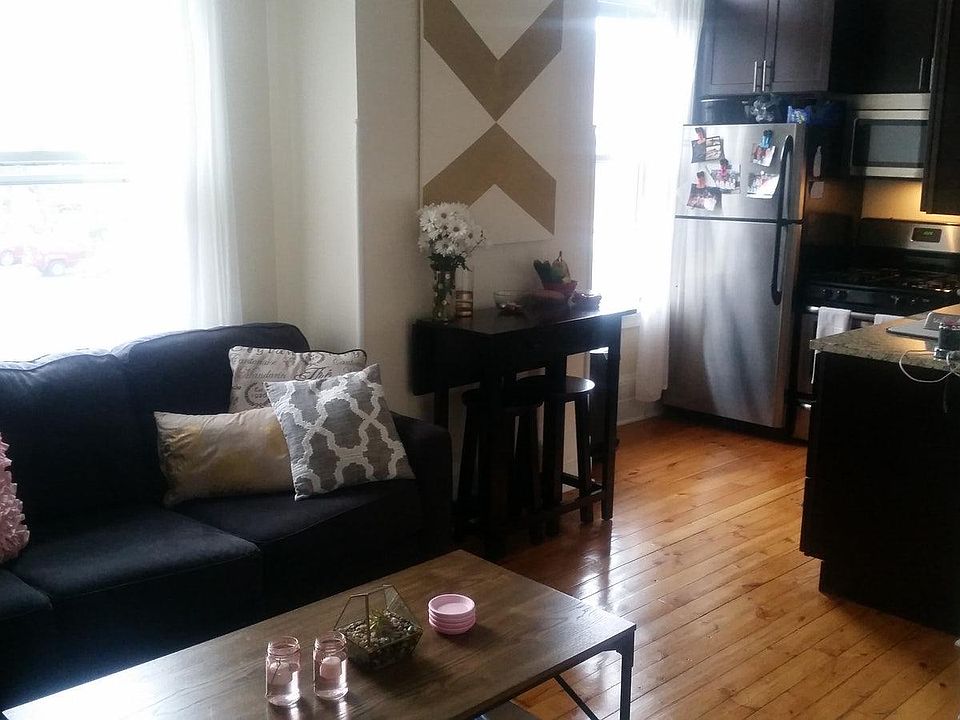 Living/Kitchen Area