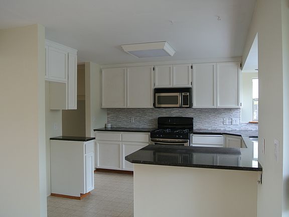 3rd image of 4127 SE Dover Ct