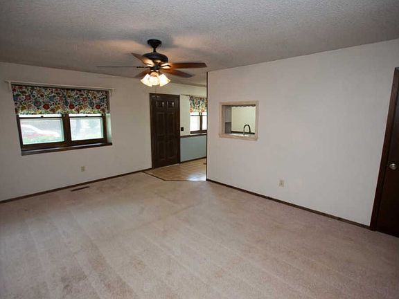 4th image of 1119 N Westwind Dr