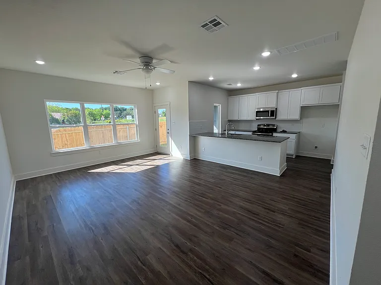 917 Allie Way — Photo 3