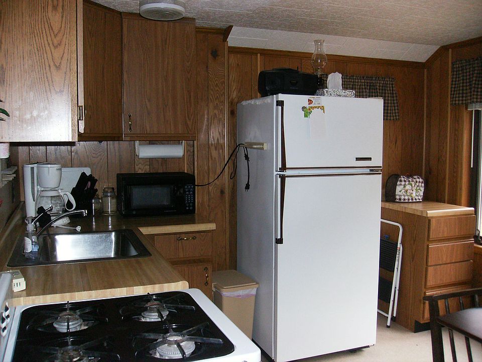 2nd image of 2962 Buttles Rd