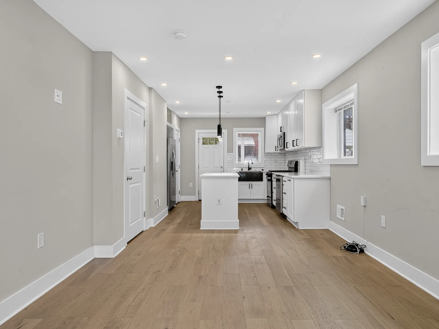 3 bed, 3.5 bath, 1504 sqft, $3,495 — Photo 2