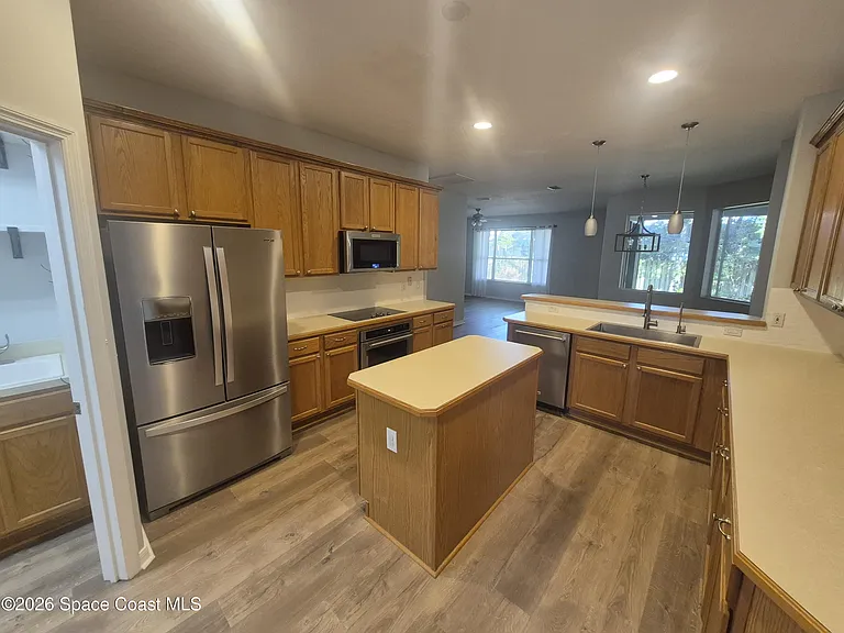 3733 Stream Dr — Photo 4