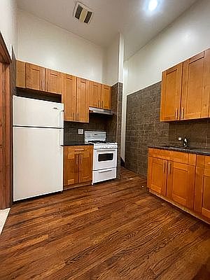 1st image of 290 15th St #1L