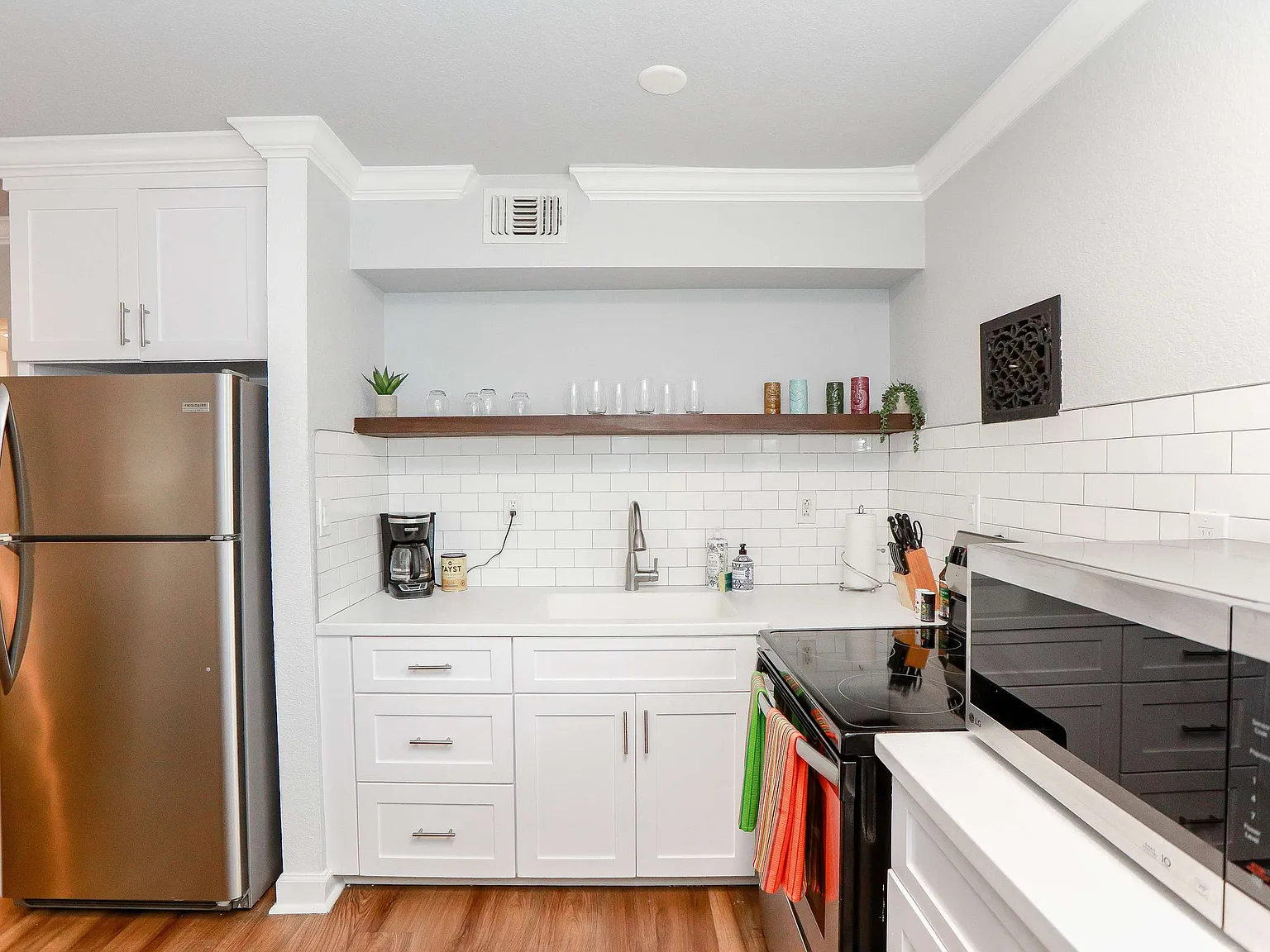 2 bed, 800 sqft, $2,700 — Photo 3