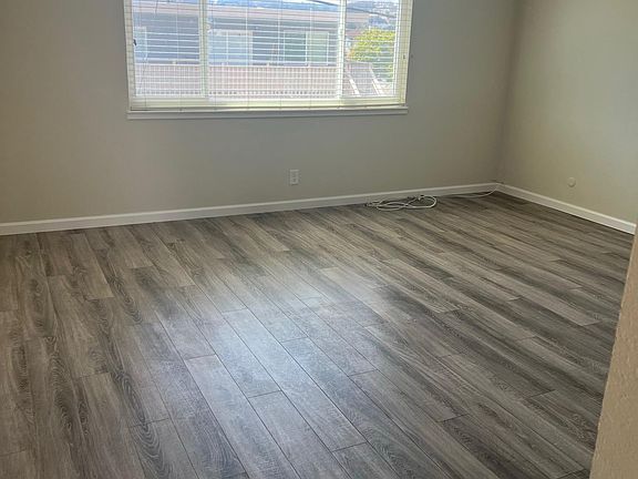 4th image of 569 Commercial Ave Unit 3