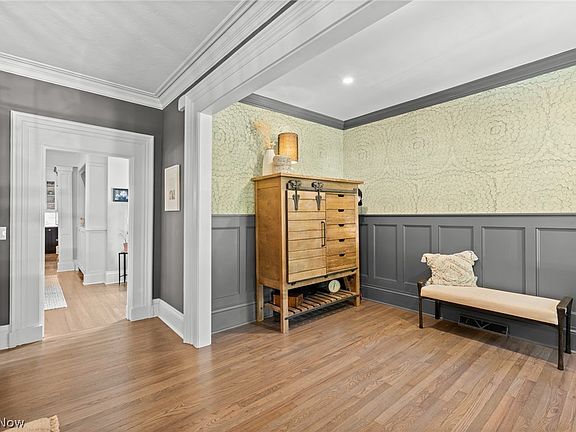 5th image of 34 E Cottage St