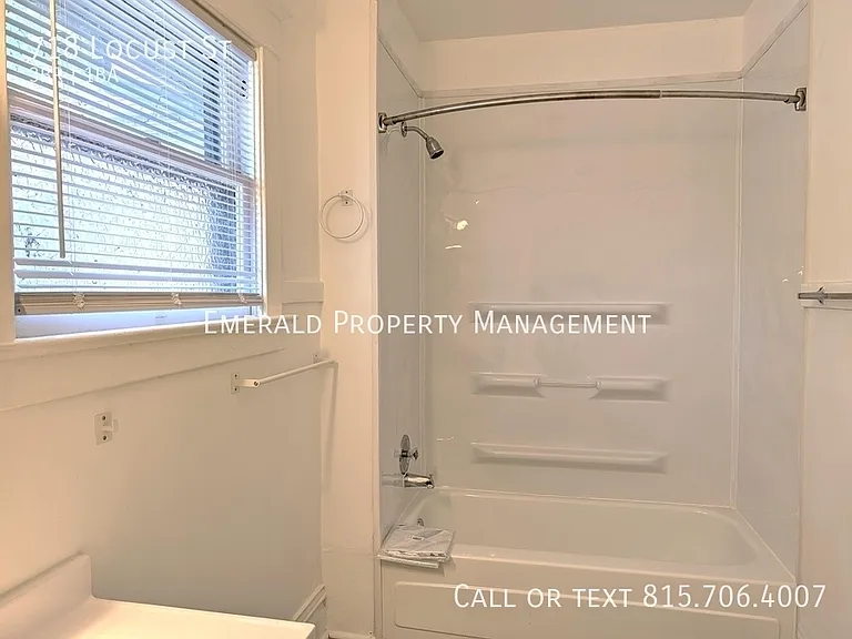 718 Locust St — Photo 18