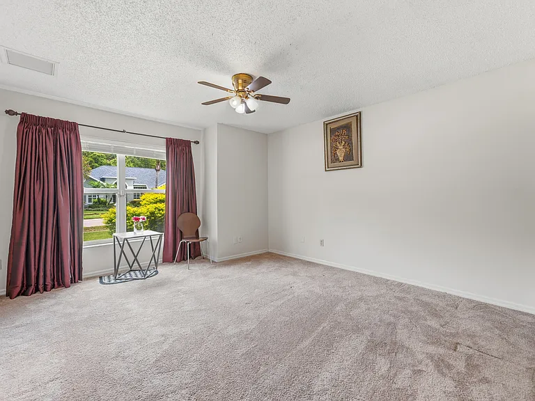 6513 Thoroughbred Loop — Photo 43
