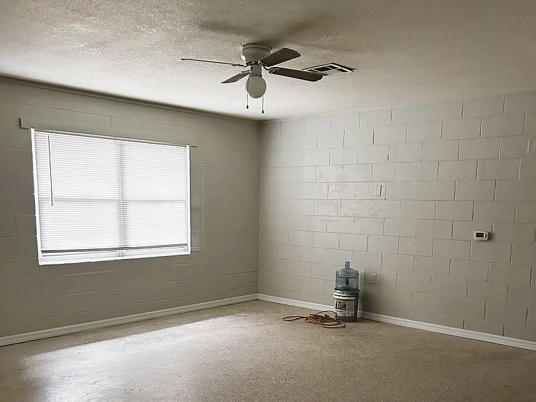 214 Blett St — Photo 3