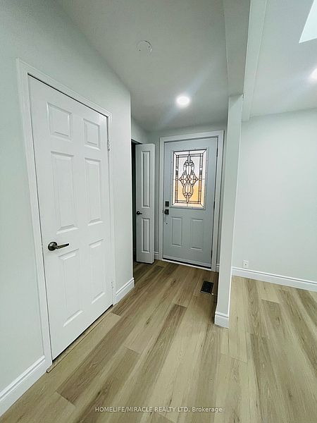 Toronto House for rent - 3 Bedrooms — photo 3