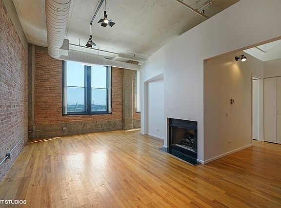 5th image of 728 W Jackson Blvd APT 715
