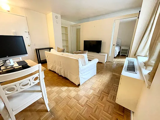 Rented by Tabak Real Estate | media 3