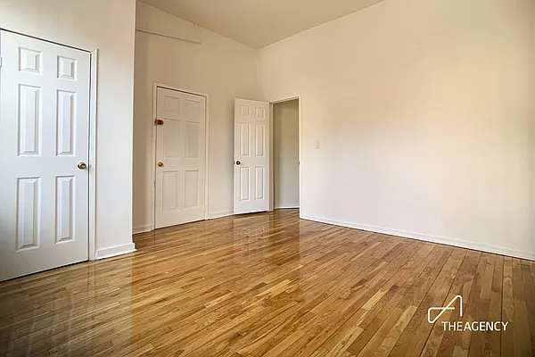 Rented by The Agency | media 26