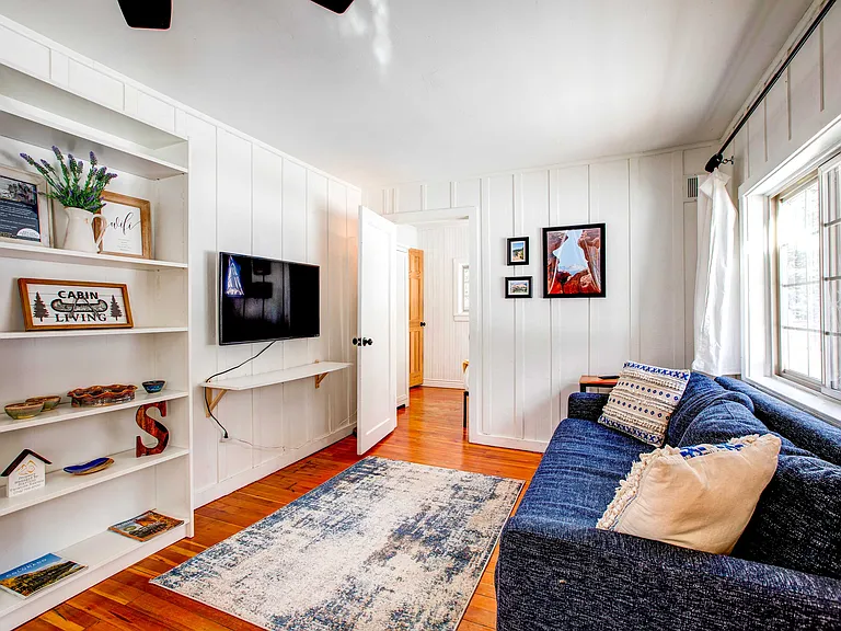 506 N Fairview St — Photo 17
