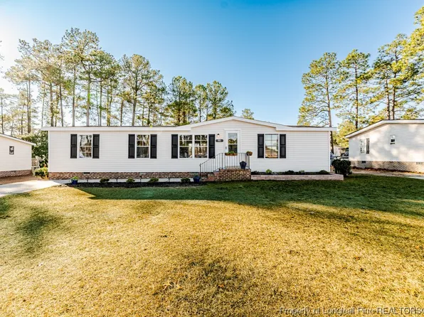 85 Old English Ln, Spring Lake, NC 28390