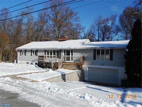 2nd image of 1605 Sunset Ln