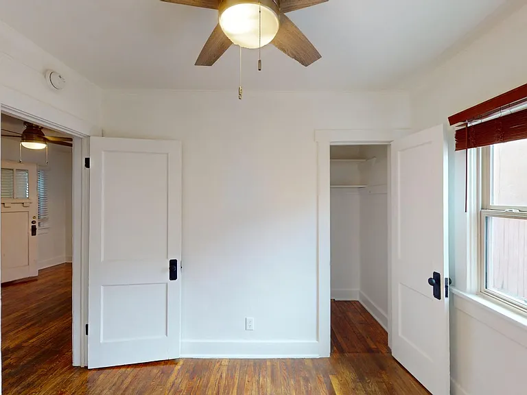 Lovely, Large, & Bright 1 Bed in Beautiful Downtown Courtyard Complex — Photo 42