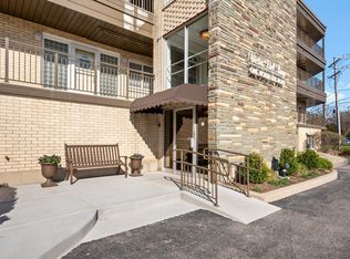 1 N Dee Rd APT 1C, Park Ridge, IL