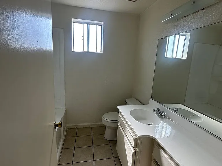 1440 Plaza Del Amo — Photo 11