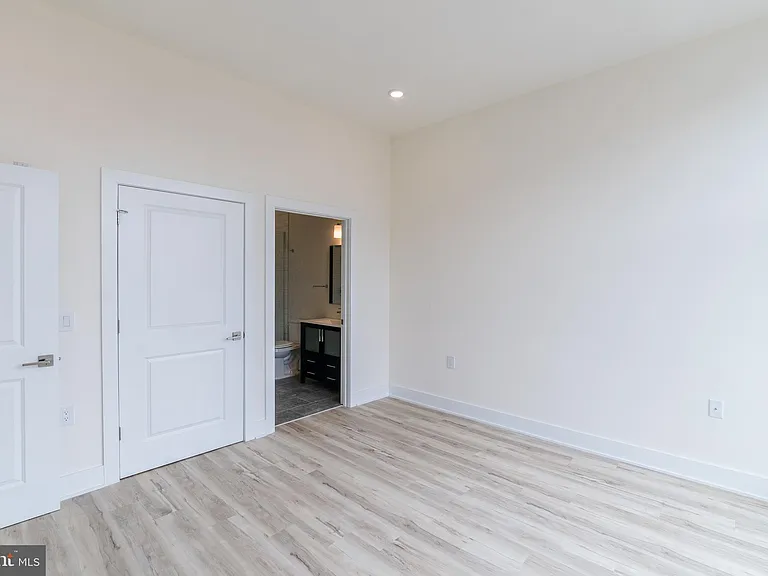 1129 Germantown Ave #4C — Photo 12