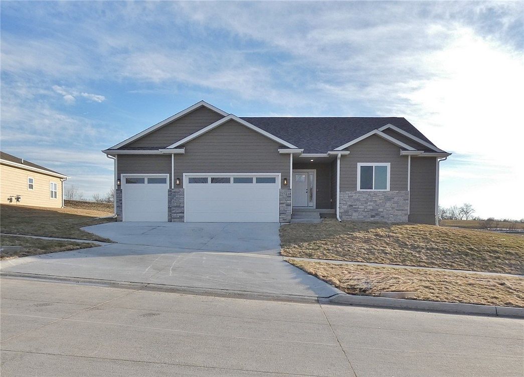 2703 Bos Landen Dr, Pella, IA 50219 Zillow