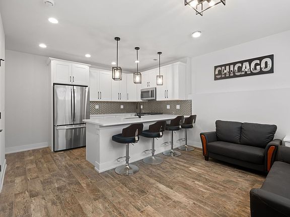 3rd image of 325 S Richmond St #1
