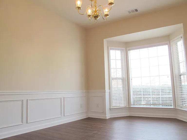 284 Wedmore Ct — Photo 4